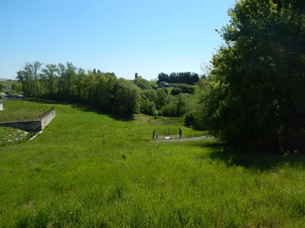 Terrain à bâtir de 1 073 m² sur la commune de TRELISSAC.