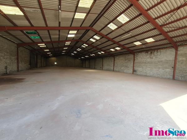Entrepôt / Local industriel à VENDRE