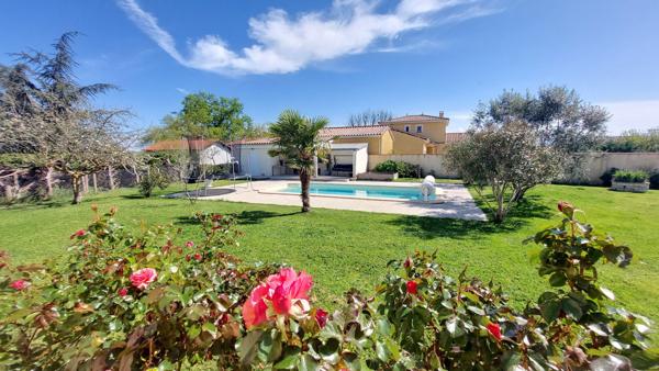 MAGNIFIQUE VILLA DE PLAIN PIED AVEC PISCINE VUE PYRENEES