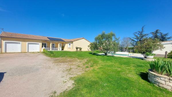 MAGNIFIQUE VILLA DE PLAIN PIED AVEC PISCINE VUE PYRENEES