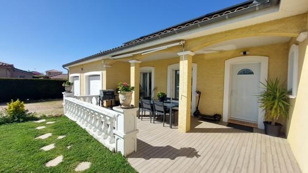 MAGNIFIQUE VILLA DE PLAIN PIED AVEC PISCINE VUE PYRENEES