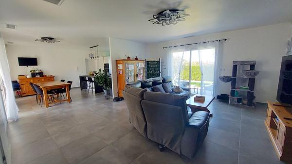 MAGNIFIQUE VILLA DE PLAIN PIED AVEC PISCINE VUE PYRENEES