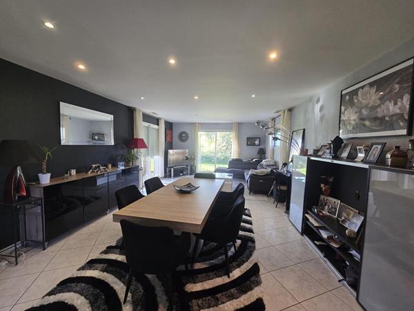 Agréable maison de plain pied proximité Montastruc 4 pièce(s) 117 m2 Charmante maison de plain-pied dans un écrin de verdure