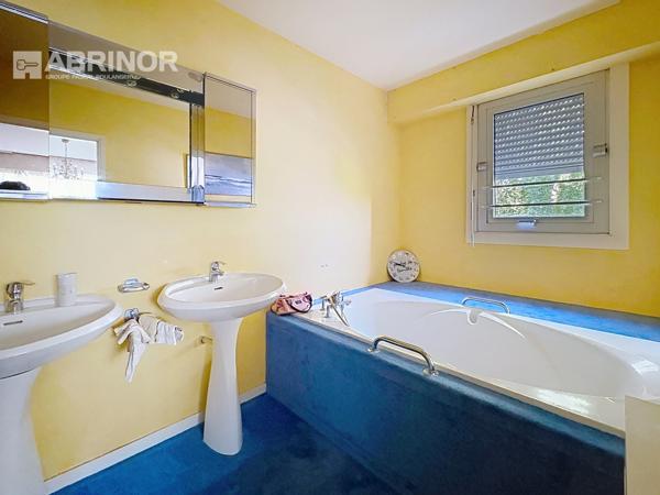Appartement de standing de Type 4 -Balcon-Loggia- garage 2 voitures- place de parking. RONCHIN