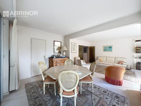 Appartement de standing de Type 4 -Balcon-Loggia- garage 2 voitures- place de parking. RONCHIN