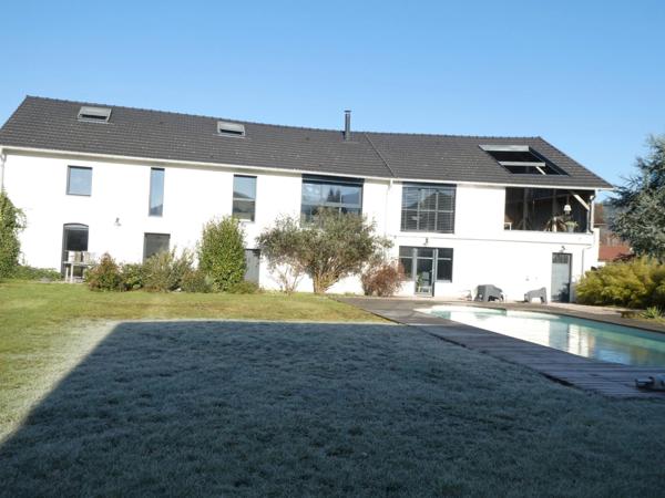 VAGNEY (88)Propriété d'exception T8 avec un appartement T3 exploité en location saisonnière , piscine , terrain 900m². avec piscine, terrain 900m².