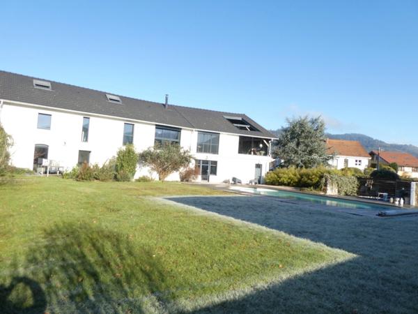 VAGNEY (88)Propriété d'exception T8 avec un appartement T3 exploité en location saisonnière , piscine , terrain 900m². avec piscine, terrain 900m².
