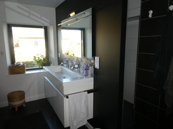 VAGNEY (88)Propriété d'exception T8 avec un appartement T3 exploité en location saisonnière , piscine , terrain 900m². avec piscine, terrain 900m².