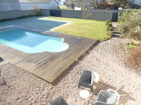VAGNEY (88)Propriété d'exception T8 avec un appartement T3 exploité en location saisonnière , piscine , terrain 900m². avec piscine, terrain 900m².