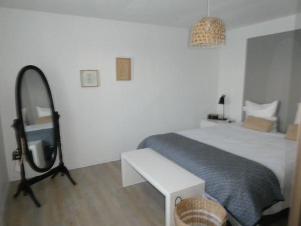 VAGNEY (88)Propriété d'exception T8 avec un appartement T3 exploité en location saisonnière , piscine , terrain 900m². avec piscine, terrain 900m².