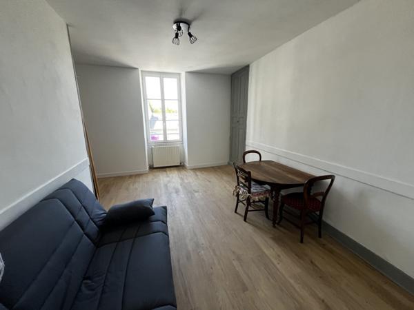 Appartement à louer 740 € CC Bourges 2 p 49 m² DPE D