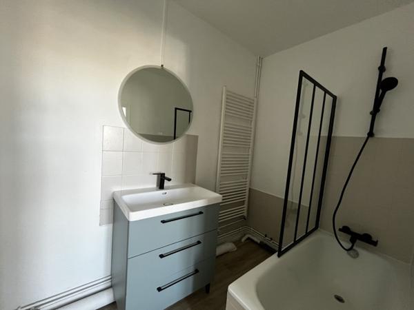 Appartement à louer 740 € CC Bourges 2 p 49 m² DPE D