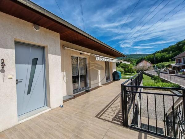 Vente                                                      Maison
                        
                     8 pièces                      219 m2                     à Chalezeule