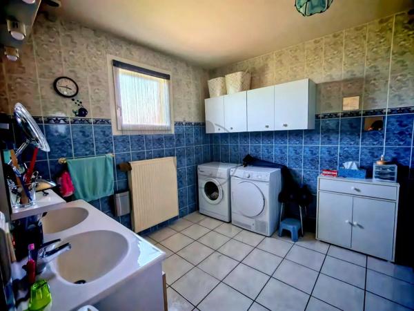 Vente                                                      Maison
                        
                     8 pièces                      219 m2                     à Chalezeule