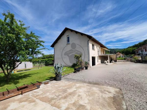 Vente                                                      Maison
                        
                     8 pièces                      219 m2                     à Chalezeule