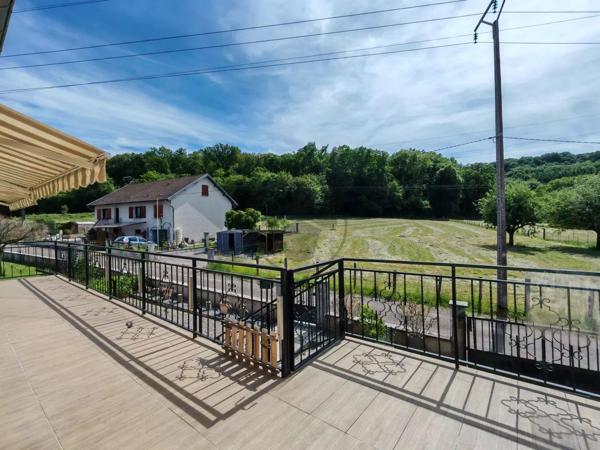 Vente                                                      Maison
                        
                     8 pièces                      219 m2                     à Chalezeule