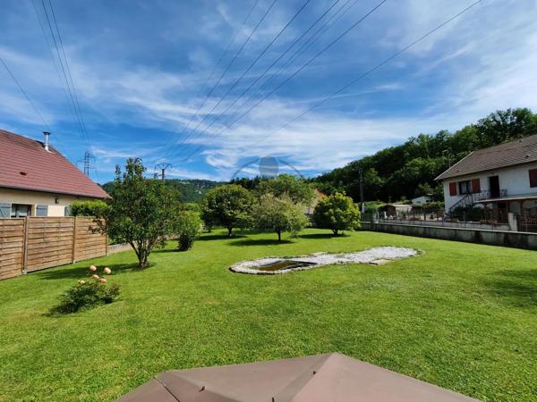 Vente                                                      Maison
                        
                     8 pièces                      219 m2                     à Chalezeule