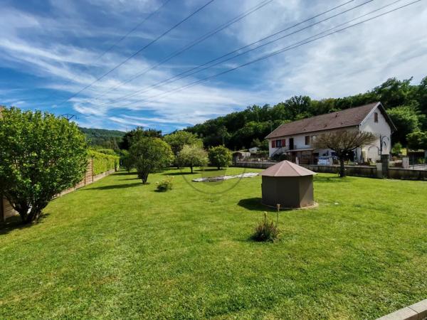 Vente                                                      Maison
                        
                     8 pièces                      219 m2                     à Chalezeule
