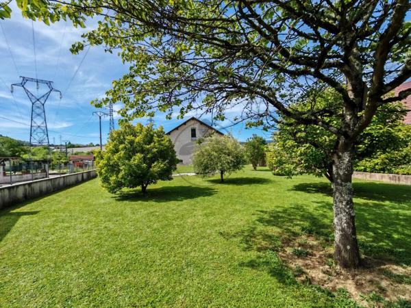 Vente                                                      Maison
                        
                     8 pièces                      219 m2                     à Chalezeule