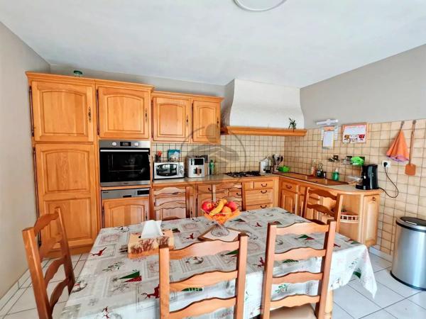 Vente                                                      Maison
                        
                     8 pièces                      219 m2                     à Chalezeule