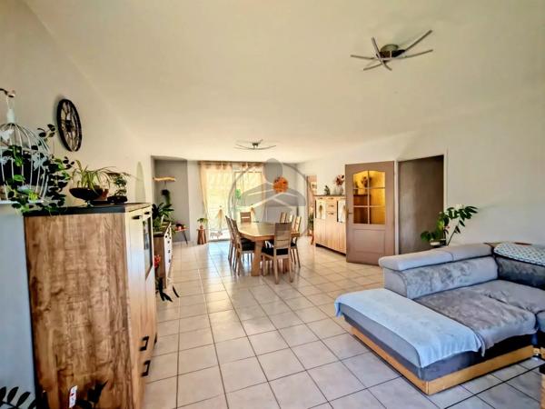 Vente                                                      Maison
                        
                     8 pièces                      219 m2                     à Chalezeule