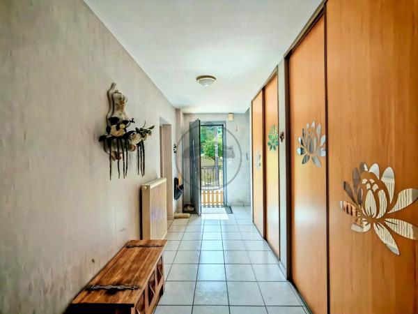 Vente                                                      Maison
                        
                     8 pièces                      219 m2                     à Chalezeule