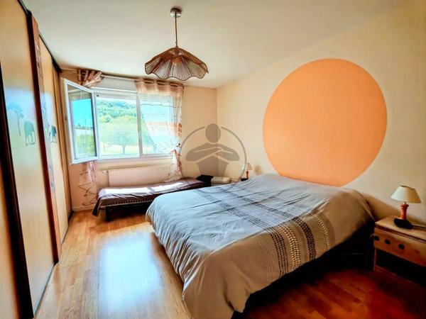 Vente                                                      Maison
                        
                     8 pièces                      219 m2                     à Chalezeule