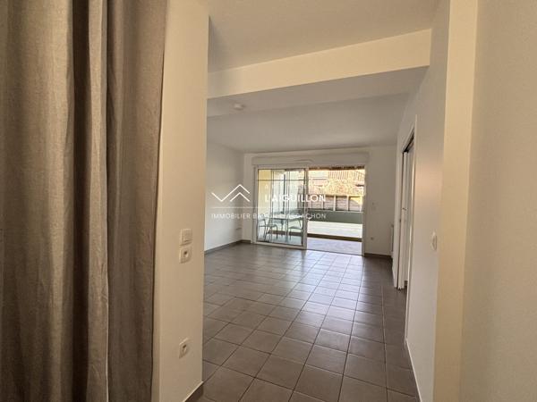 Apt. 3 pièces RdC, terrasse et parking