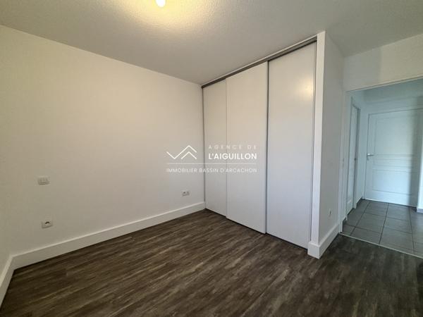 Apt. 3 pièces RdC, terrasse et parking