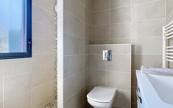 Appartement à vendre    3 pièces • 59,93 m2 Saint-Raphaël