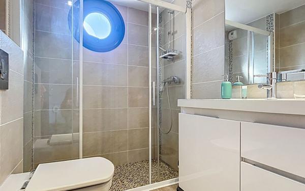 Appartement à vendre    3 pièces • 59,93 m2 Saint-Raphaël