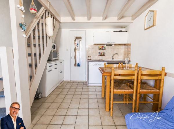 Maisonnette  avec cour et vue étang