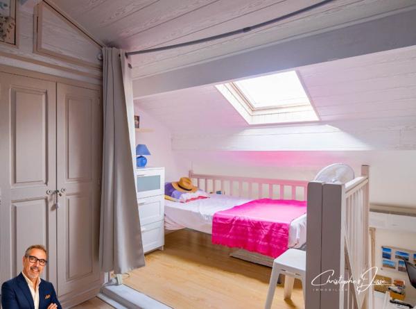 Maisonnette  avec cour et vue étang