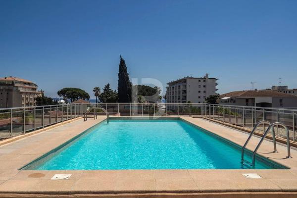 A proximité immédiate des plages et du Port Camille Rayon