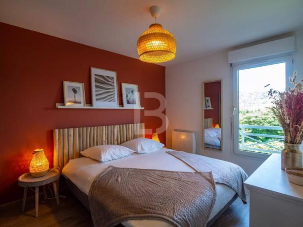 A proximité immédiate des plages et du Port Camille Rayon