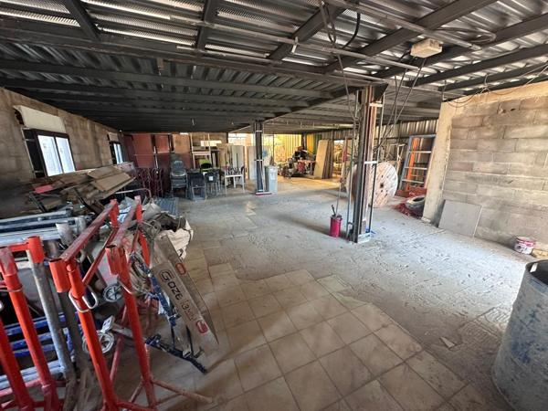 À vendre - Local professionnel 417 m² situé à Miramas (13140)