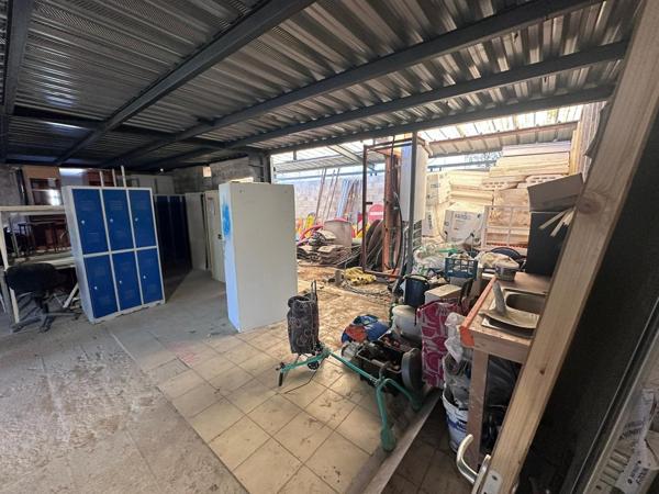 À vendre - Local professionnel 417 m² situé à Miramas (13140)