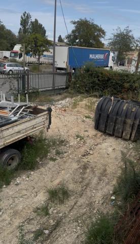 À vendre - Local professionnel 417 m² situé à Miramas (13140)