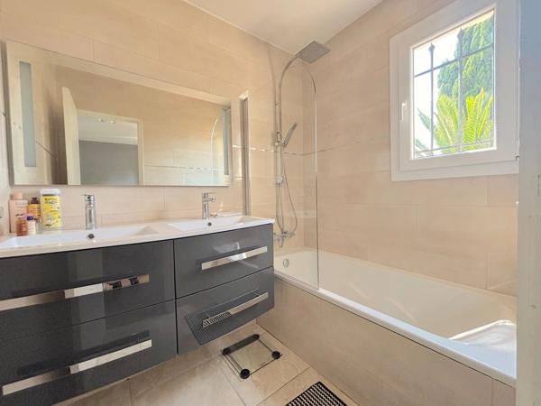 Maison à vendre 4 pièces MOUGINS (06)