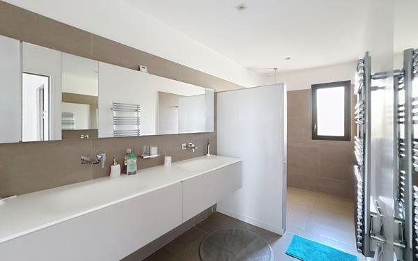 Maison à vendre    5 pièces • 186,08 m2 Anglet