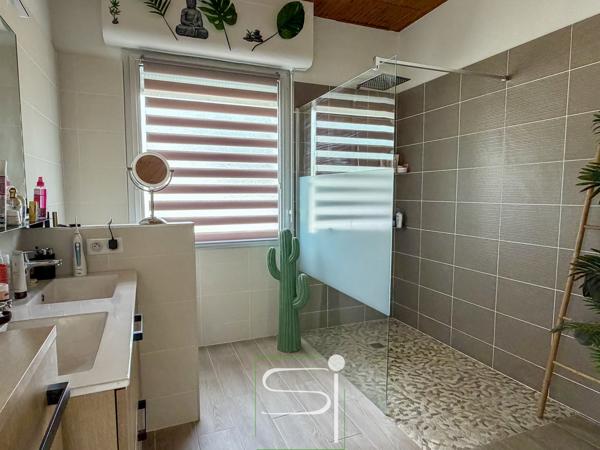 Villa
                                                                                                                                                                                                                                                                                                                        7 pièce(s)                                                                                                                                                                                                          4 chambre(s)                                                                                                                                                                                                          177  m²