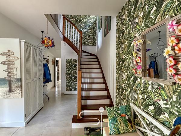 Villa
                                                                                                                                                                                                                                                                                                                        7 pièce(s)                                                                                                                                                                                                          4 chambre(s)                                                                                                                                                                                                          177  m²
