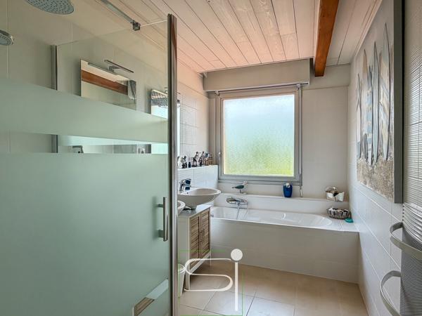 Villa
                                                                                                                                                                                                                                                                                                                        7 pièce(s)                                                                                                                                                                                                          4 chambre(s)                                                                                                                                                                                                          177  m²