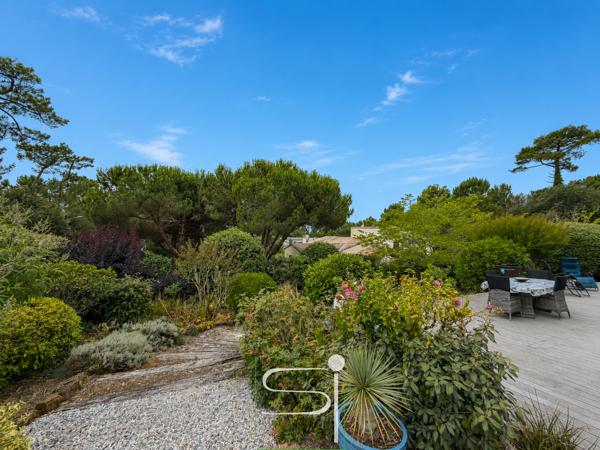 Villa
                                                                                                                                                                                                                                                                                                                        7 pièce(s)                                                                                                                                                                                                          4 chambre(s)                                                                                                                                                                                                          177  m²