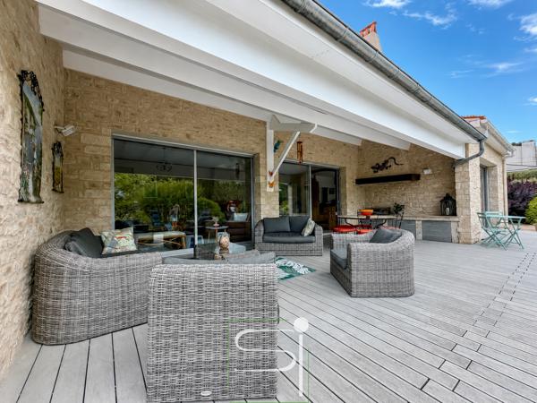 Villa
                                                                                                                                                                                                                                                                                                                        7 pièce(s)                                                                                                                                                                                                          4 chambre(s)                                                                                                                                                                                                          177  m²