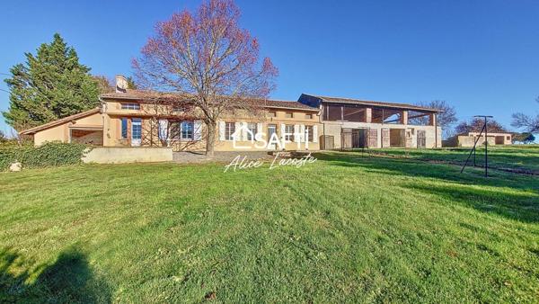 À Lézat-sur-Lèze – Longère avec dépendances sur 2 hectares, idéal pour un projet équestre