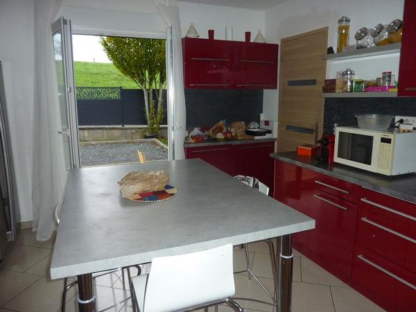 CONTREXEVILLE 8814O. Maison de plain-pied avec étage, 5 pièces