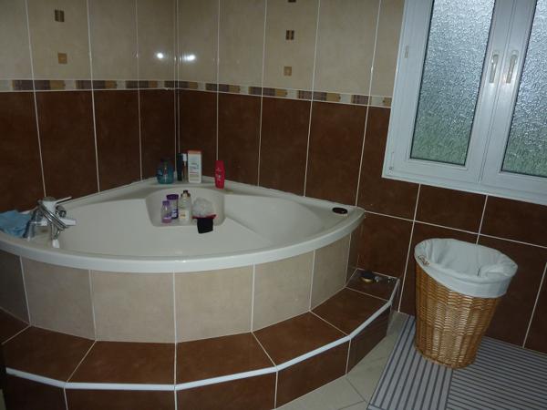 CONTREXEVILLE 8814O. Maison de plain-pied avec étage, 5 pièces