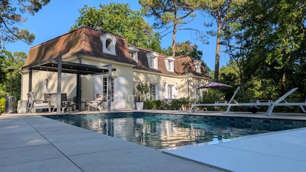 Propriété d'exception CESTAS REJOUIT 235 m2 6 chambres garage et piscine