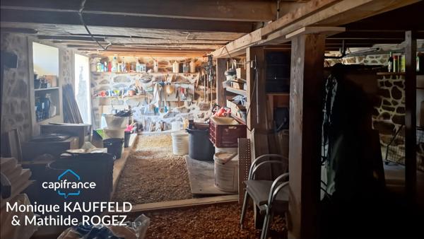 Maison à vendre 4 pièces OLLIERGUES (63) avec jardin, grange et cave